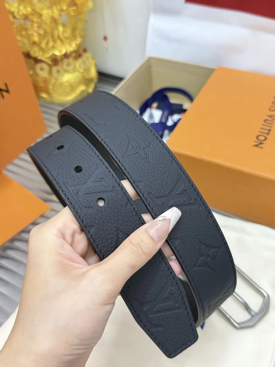 black Louis Vuitton Taurillon Belt - Hình 2