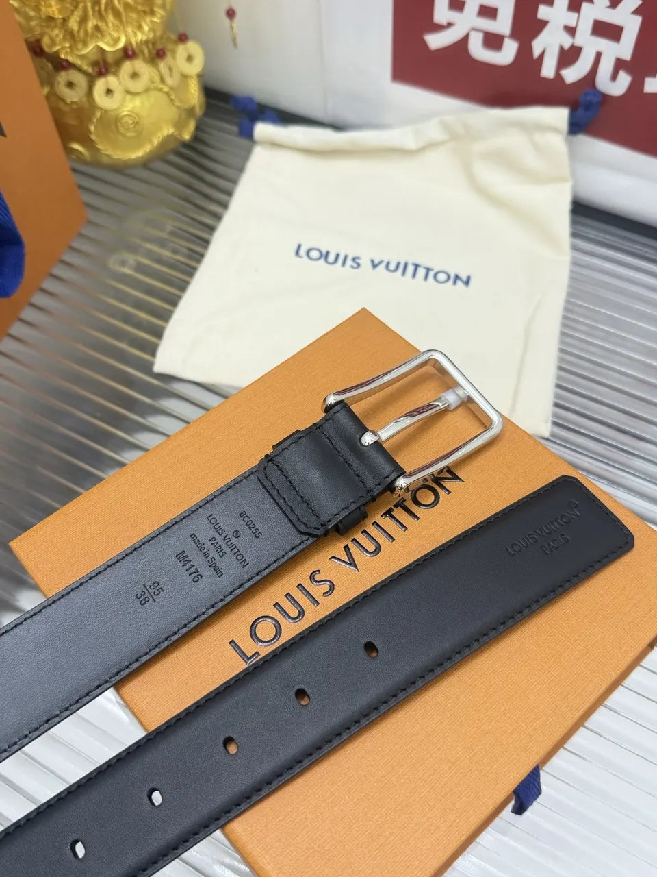 Louis Vuitton Smooth Black Leather Belt