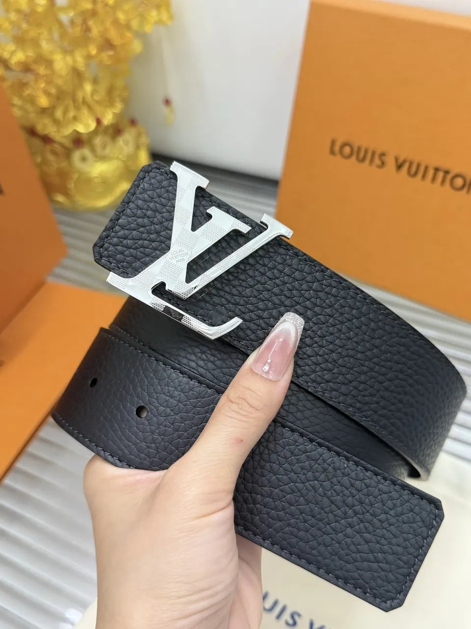 Louis Vuitton Silver Buckle Black Pebbled Leather Belt - Hình 2