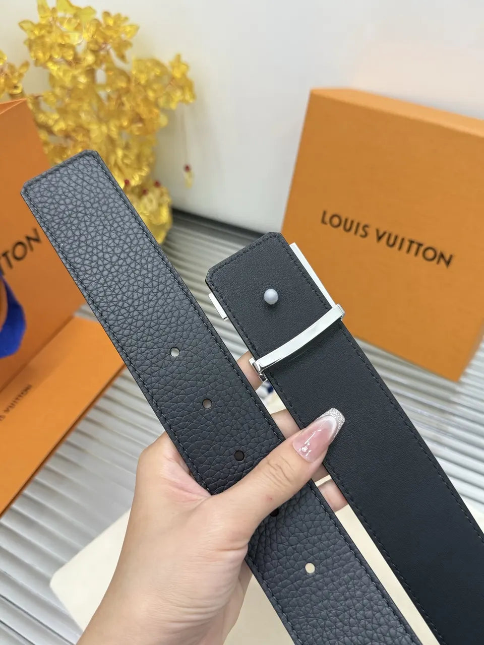 Louis Vuitton Silver Buckle Black Pebbled Leather Belt - Hình 3