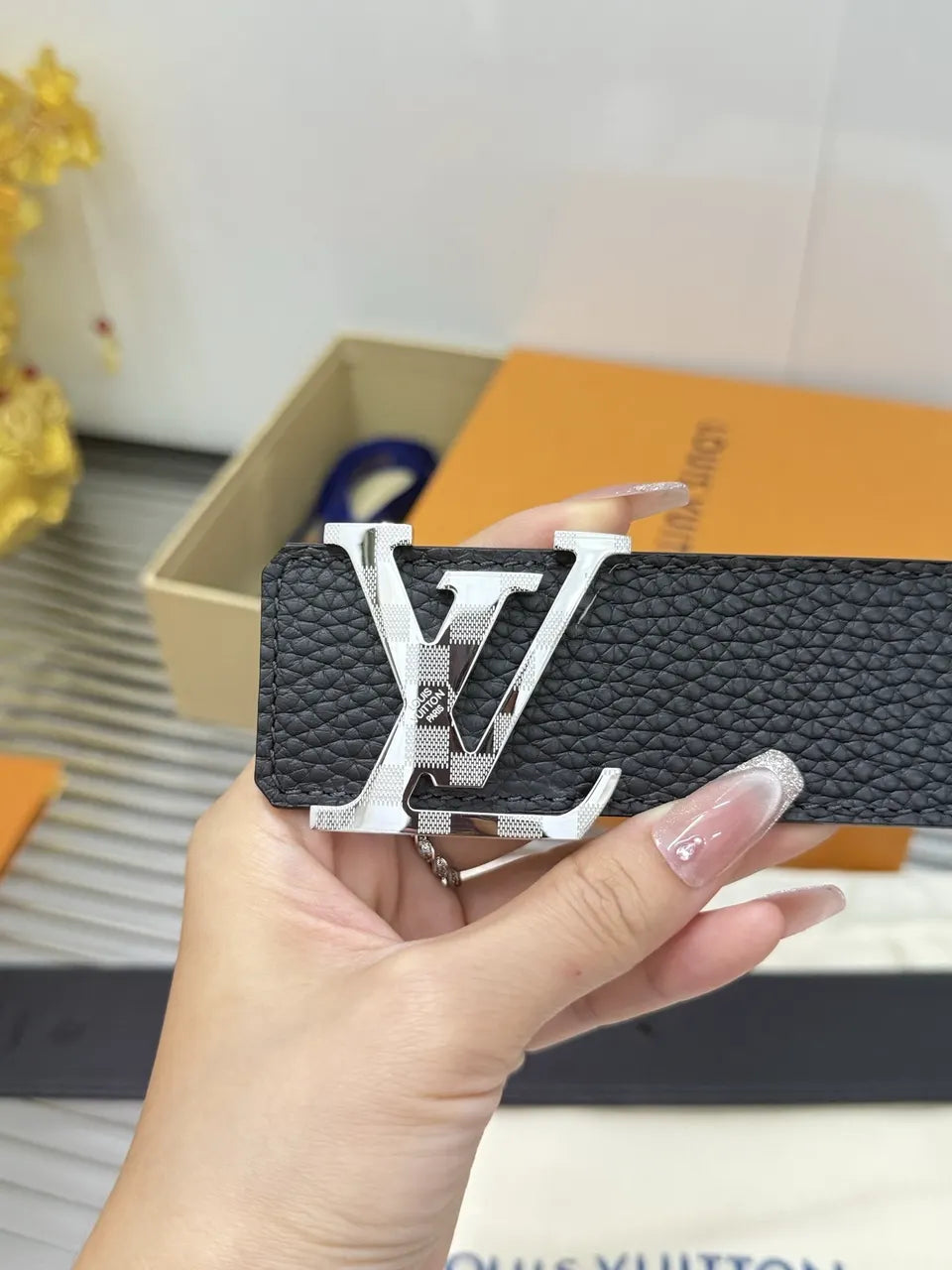 Louis Vuitton Silver Buckle Black Pebbled Leather Belt - Hình 4