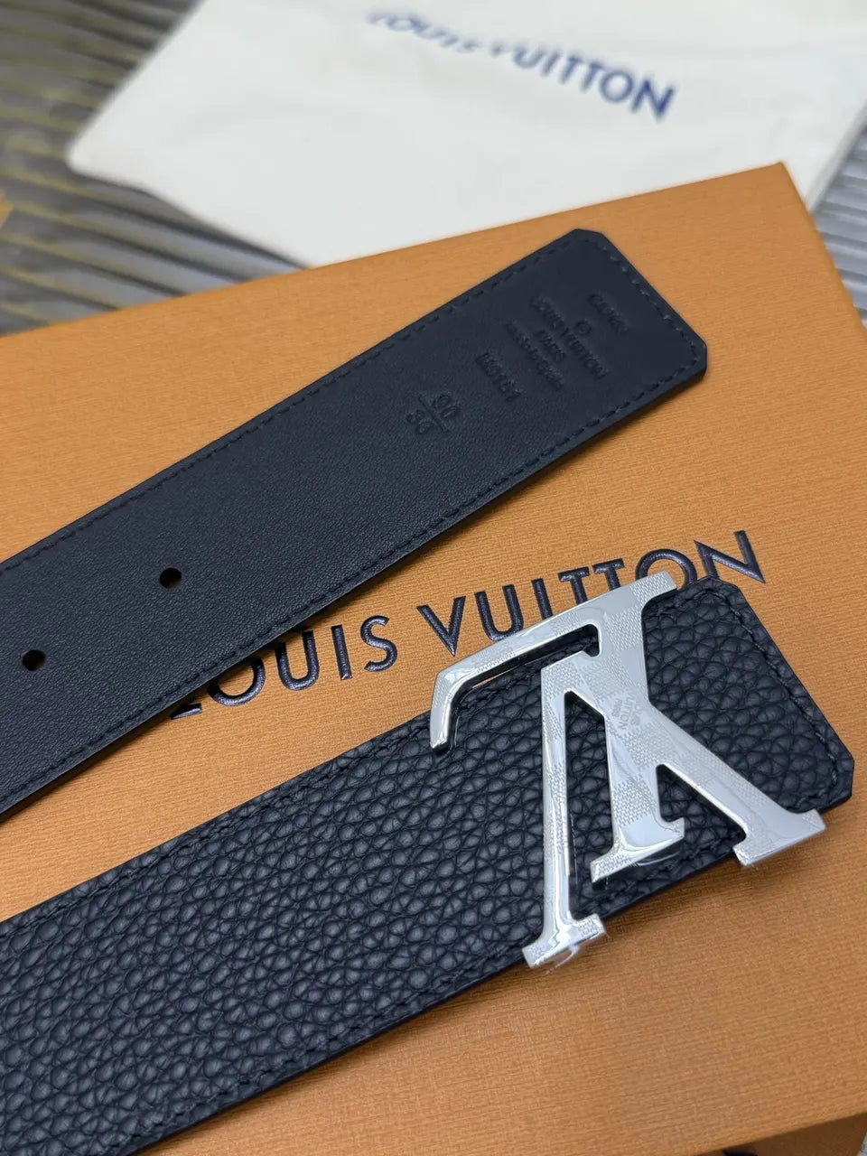 Louis Vuitton Silver Buckle Black Pebbled Leather Belt - Hình 6