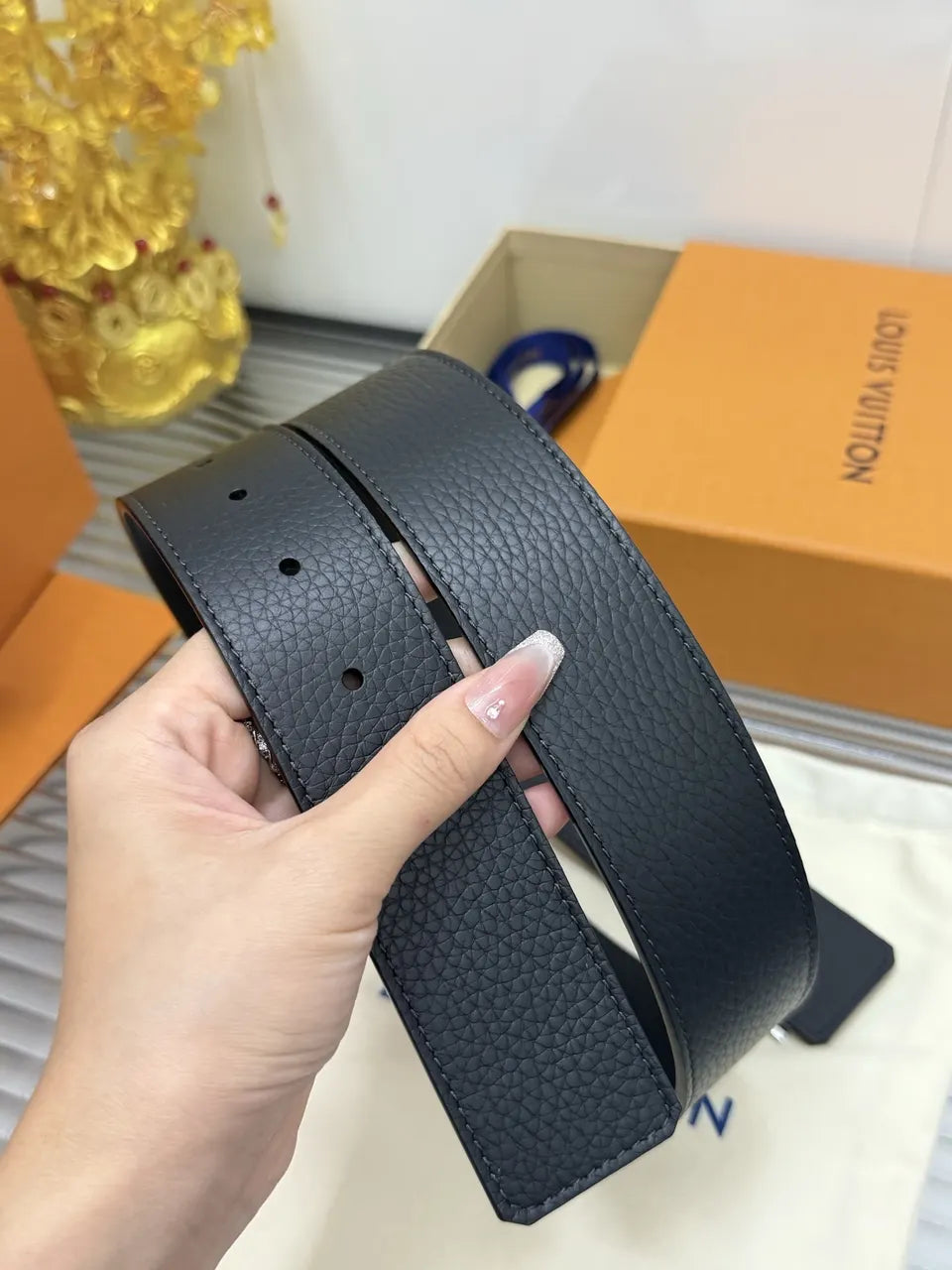 Louis Vuitton Silver Buckle Black Pebbled Leather Belt - Hình 7