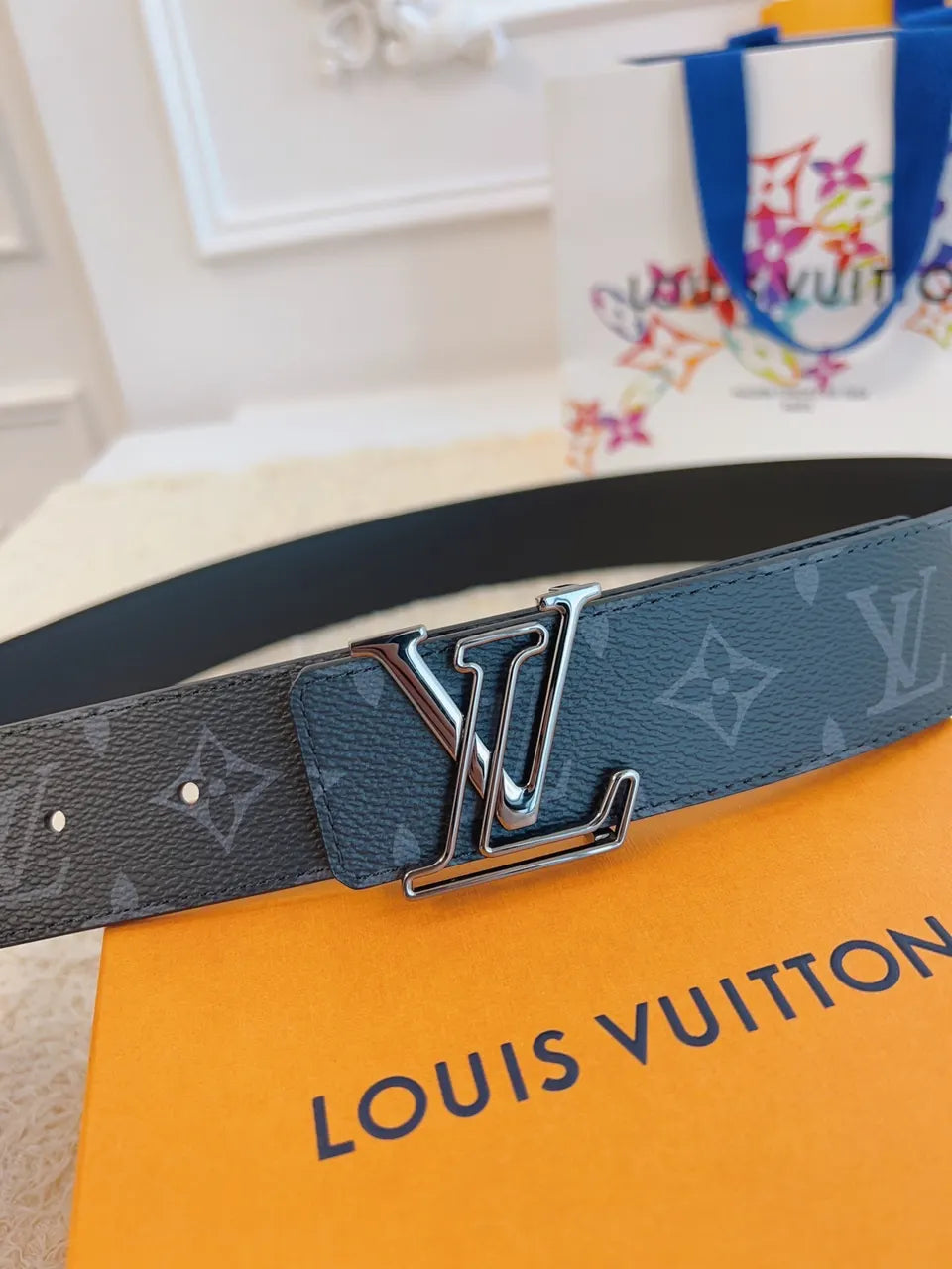 Louis Vuitton Grey Monogram Shadow Belt - Hình 4