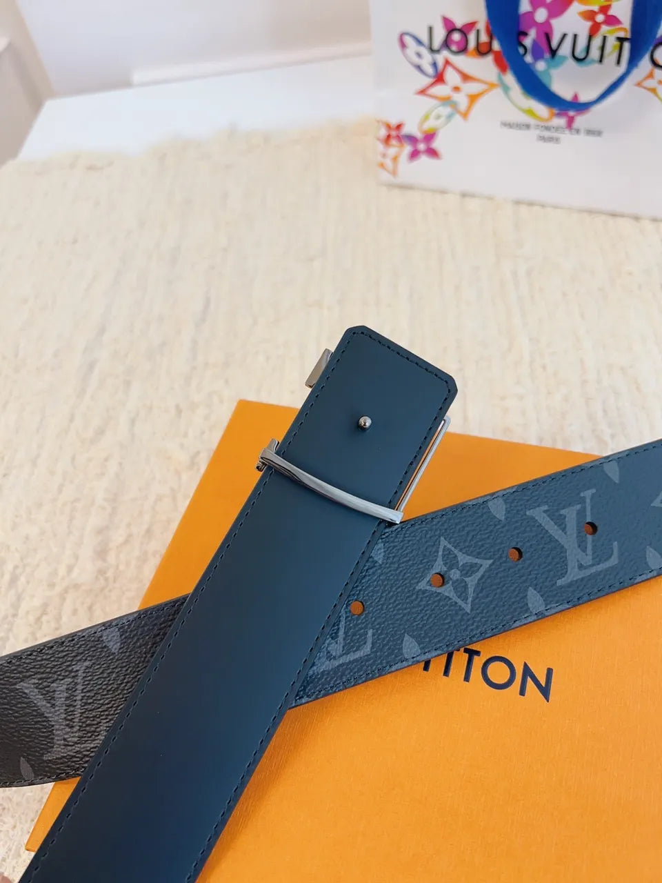 Louis Vuitton Grey Monogram Shadow Belt - Hình 8