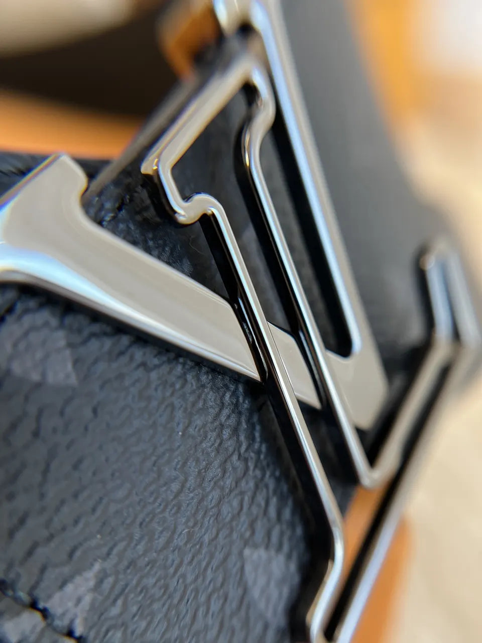 Louis Vuitton Grey Monogram Shadow Belt - Hình 9