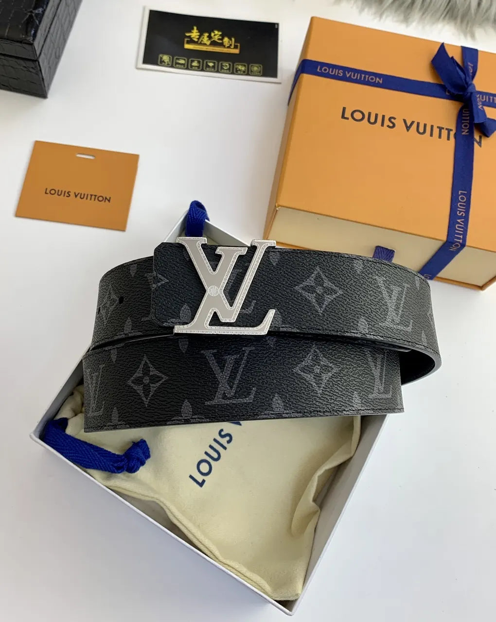 LV Grey Monogram V Buckle Belt - Hình 4