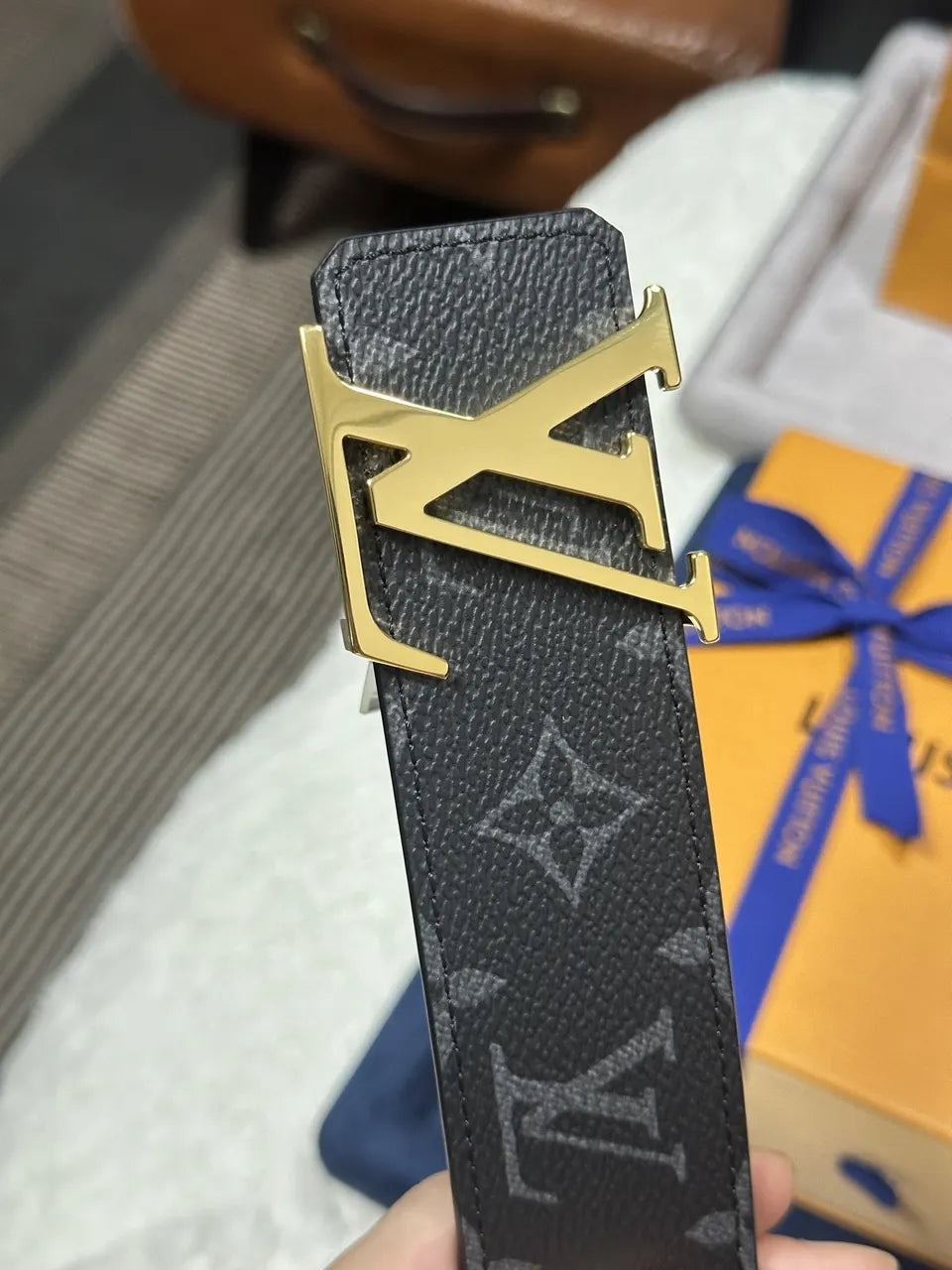 monogram Louis Vuitton Gold Buckle Belt - Hình 2