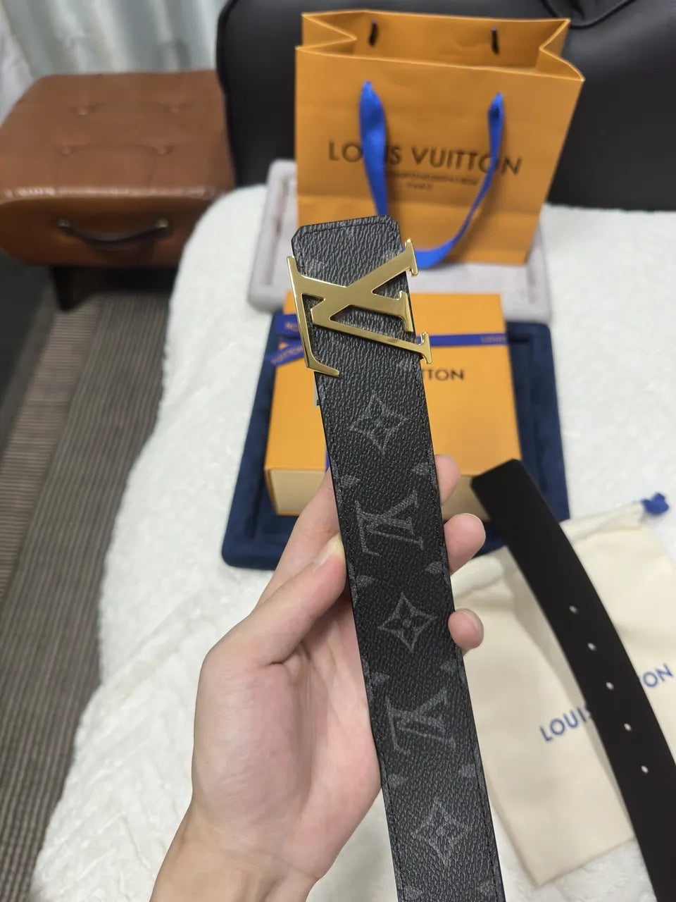 monogram Louis Vuitton Gold Buckle Belt - Hình 5