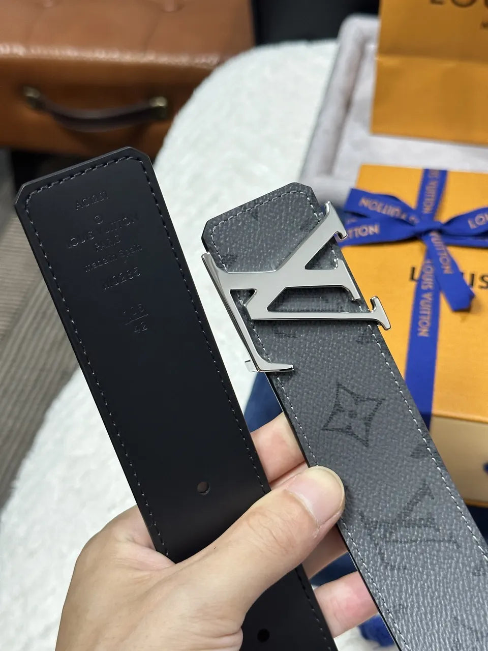 silver lv Louis Vuitton Gray Monogram Belt - Hình 3