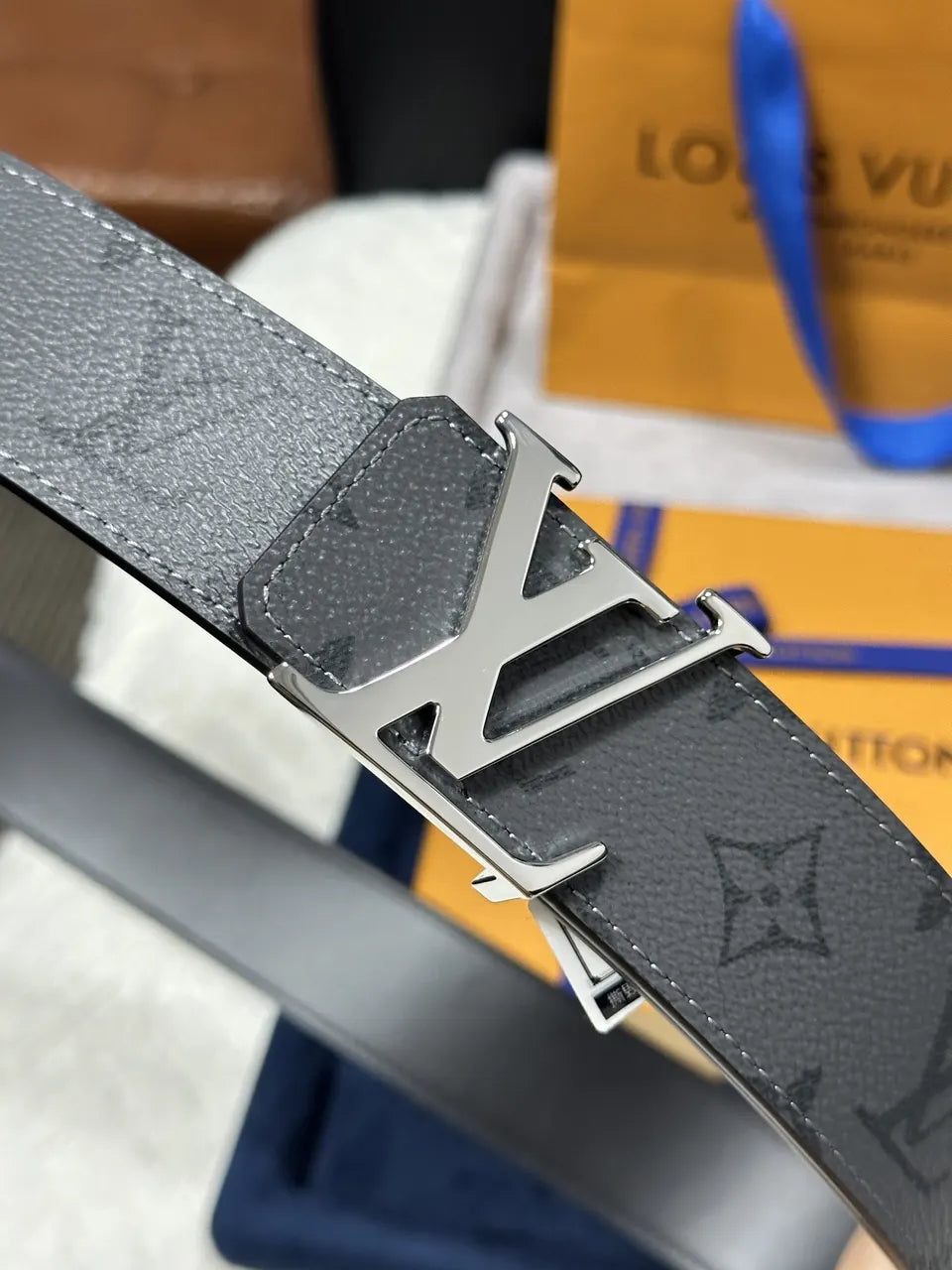 silver lv Louis Vuitton Gray Monogram Belt - Hình 4