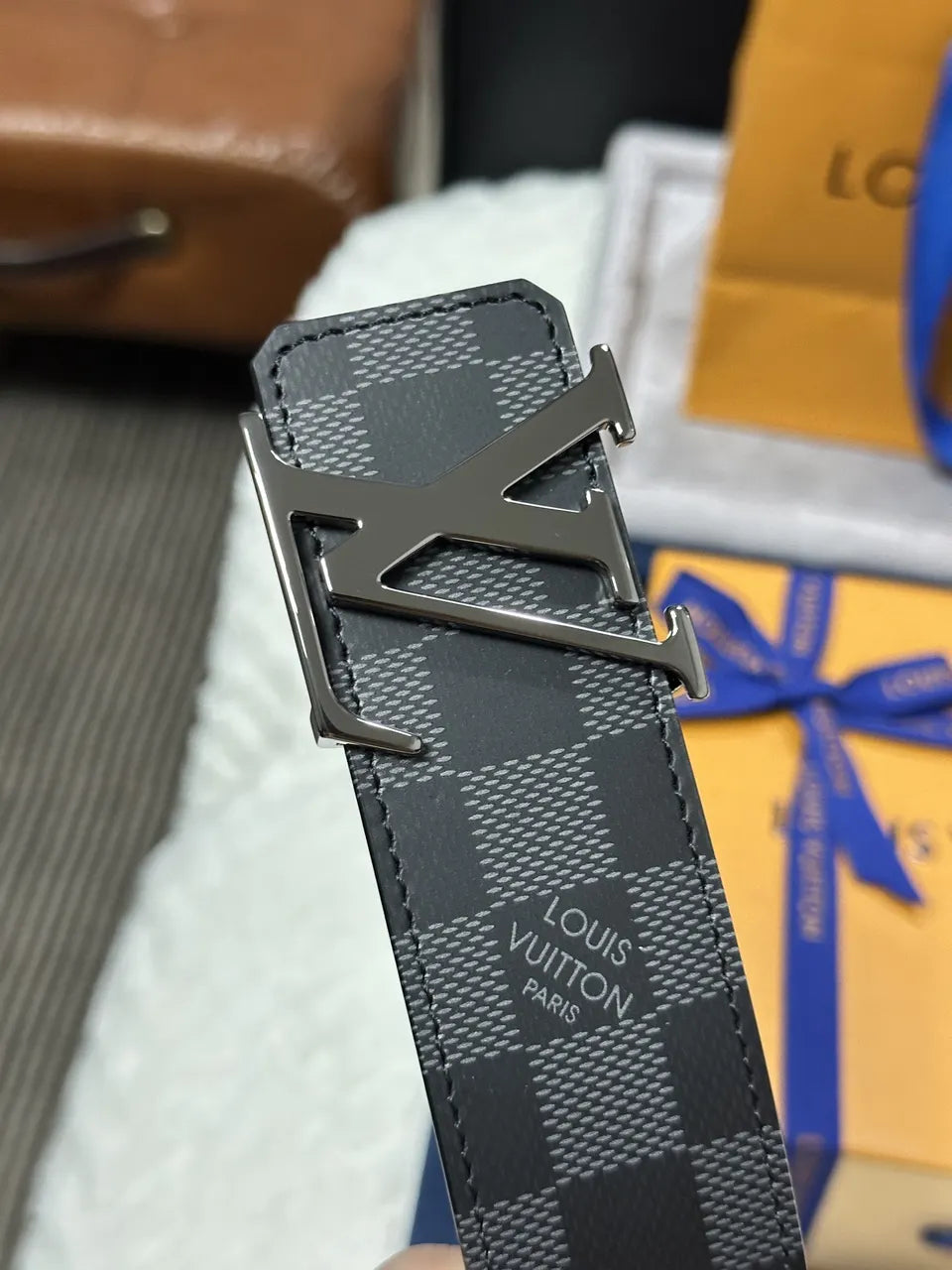 silver buckle Louis Vuitton Damier Infini Belt - Hình 2