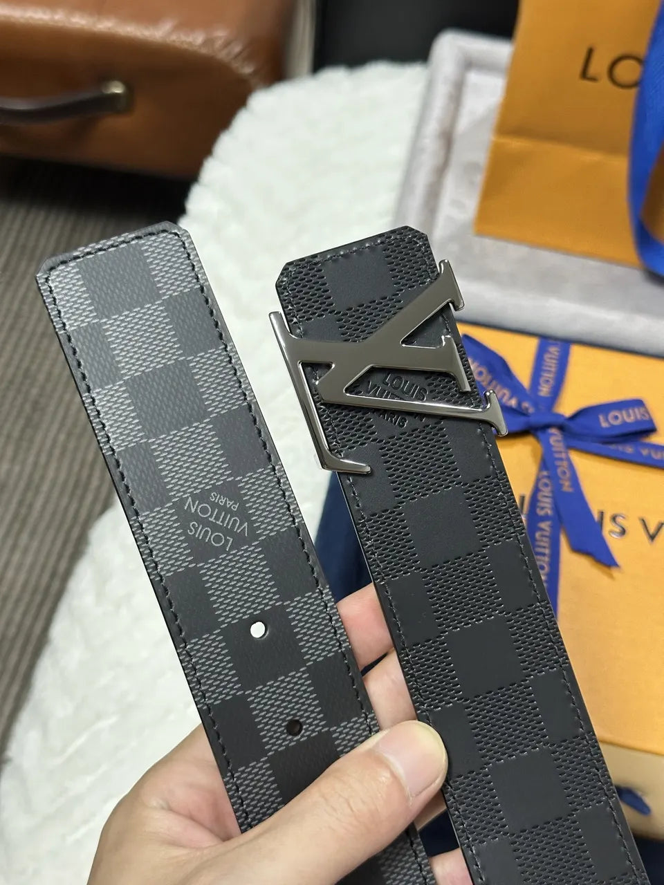 silver buckle Louis Vuitton Damier Infini Belt - Hình 4