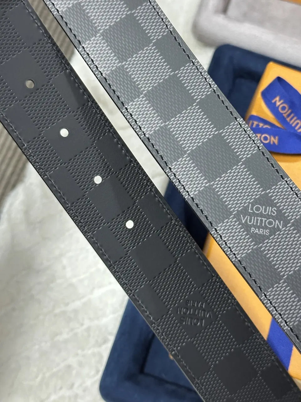 silver buckle Louis Vuitton Damier Infini Belt - Hình 6