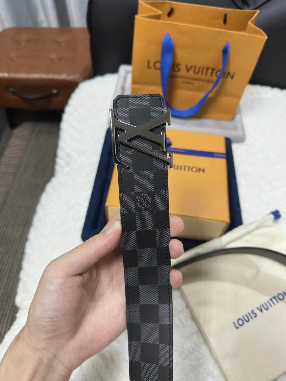 silver buckle Louis Vuitton Damier Infini Belt - Hình 8