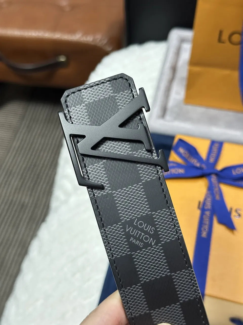matte Louis Vuitton Damier Infini Belt - Hình 2
