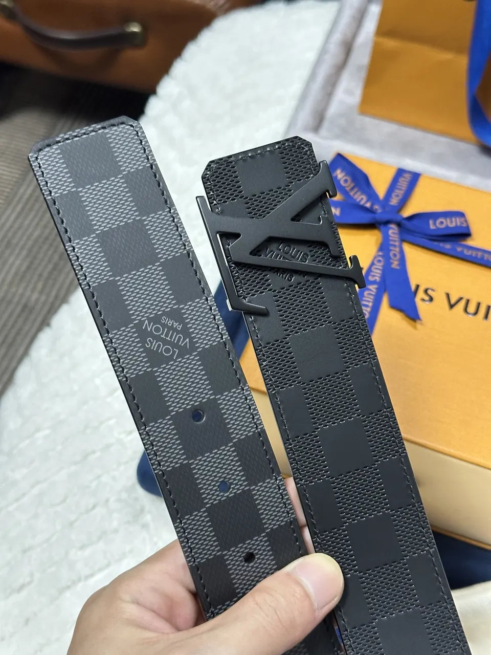 matte Louis Vuitton Damier Infini Belt - Hình 4