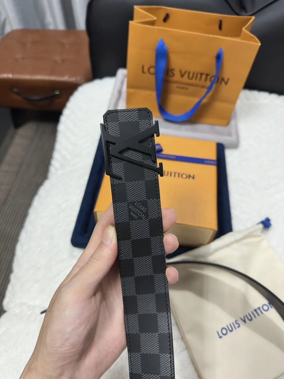 matte Louis Vuitton Damier Infini Belt - Hình 8