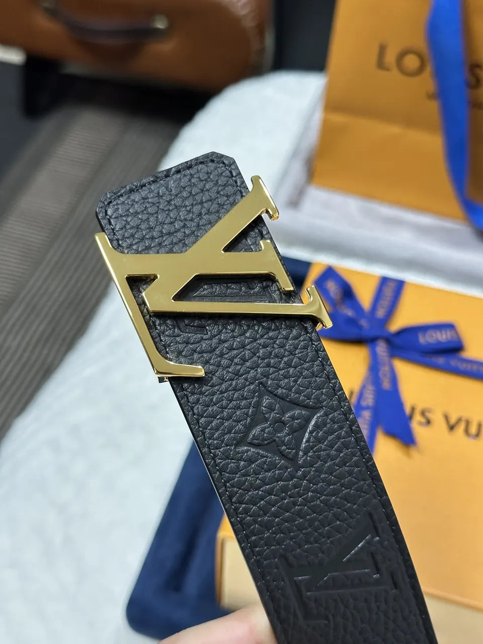 Louis Vuitton Embossed Leather Belt black gold - Hình 2