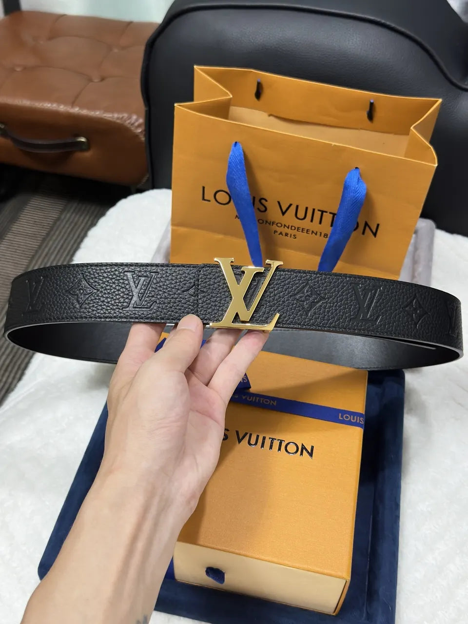 Louis Vuitton Embossed Leather Belt black gold - Hình 5