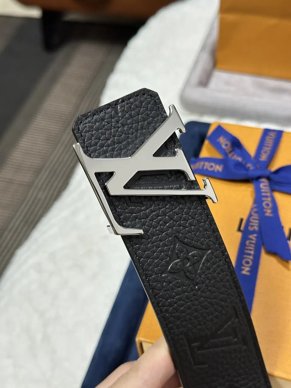 Louis Vuitton Black Embossed Leather - Hình 2