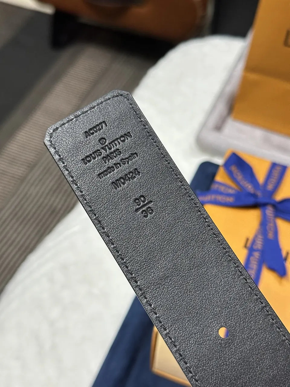 Louis Vuitton Black Embossed Leather - Hình 3