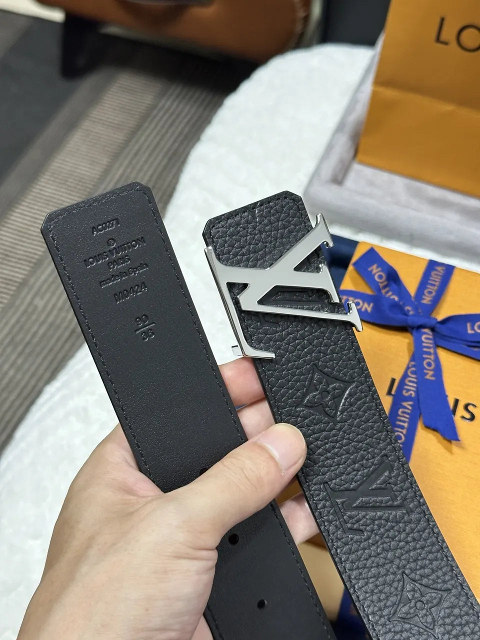 Louis Vuitton Black Embossed Leather - Hình 4
