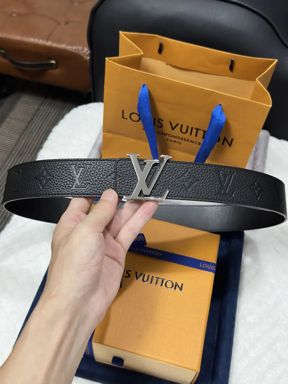 Louis Vuitton Black Embossed Leather - Hình 5