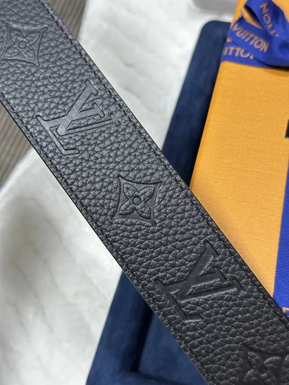 Louis Vuitton Black Embossed Leather - Hình 6