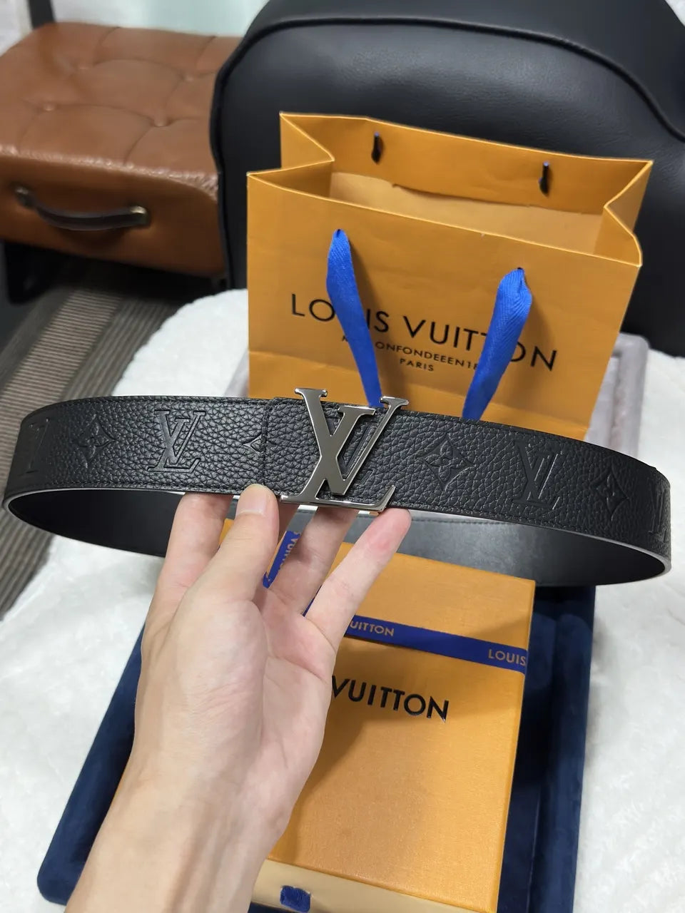 LV Black Embossed Leather Belt silver - Hình 4