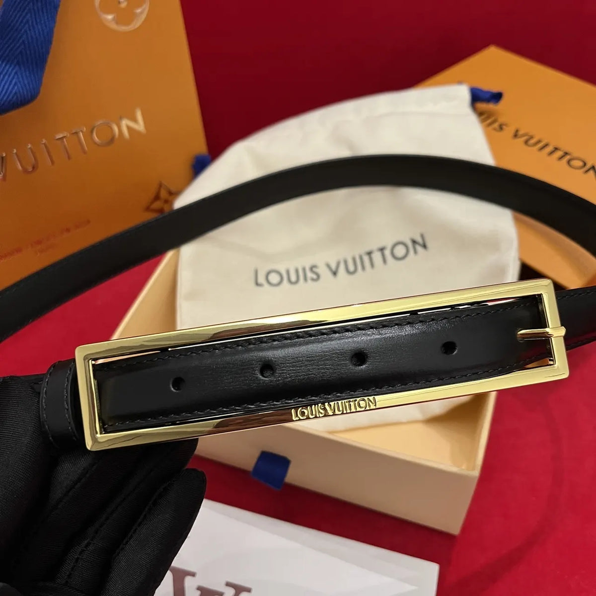 black leather Louis Vuitton Gold Buckle Belt - Hình 3