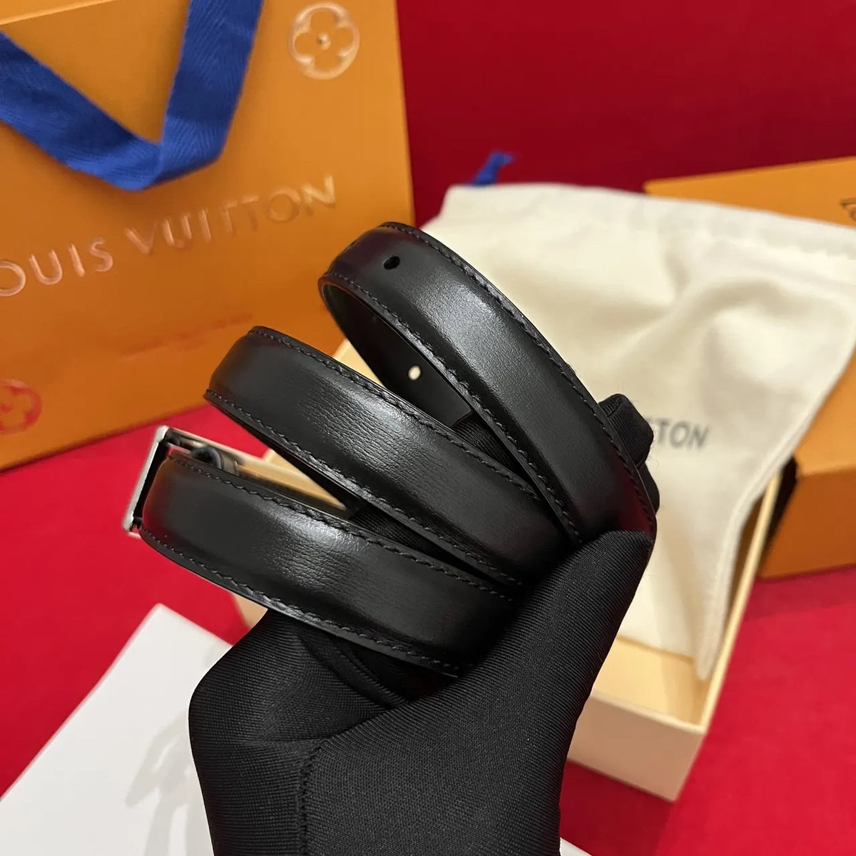 Louis Vuitton Rectangular Buckle Black Leather Belt - Hình 5