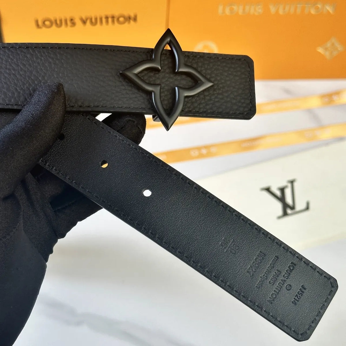 Louis Vuitton Black Flower Buckle Belt - Hình 6