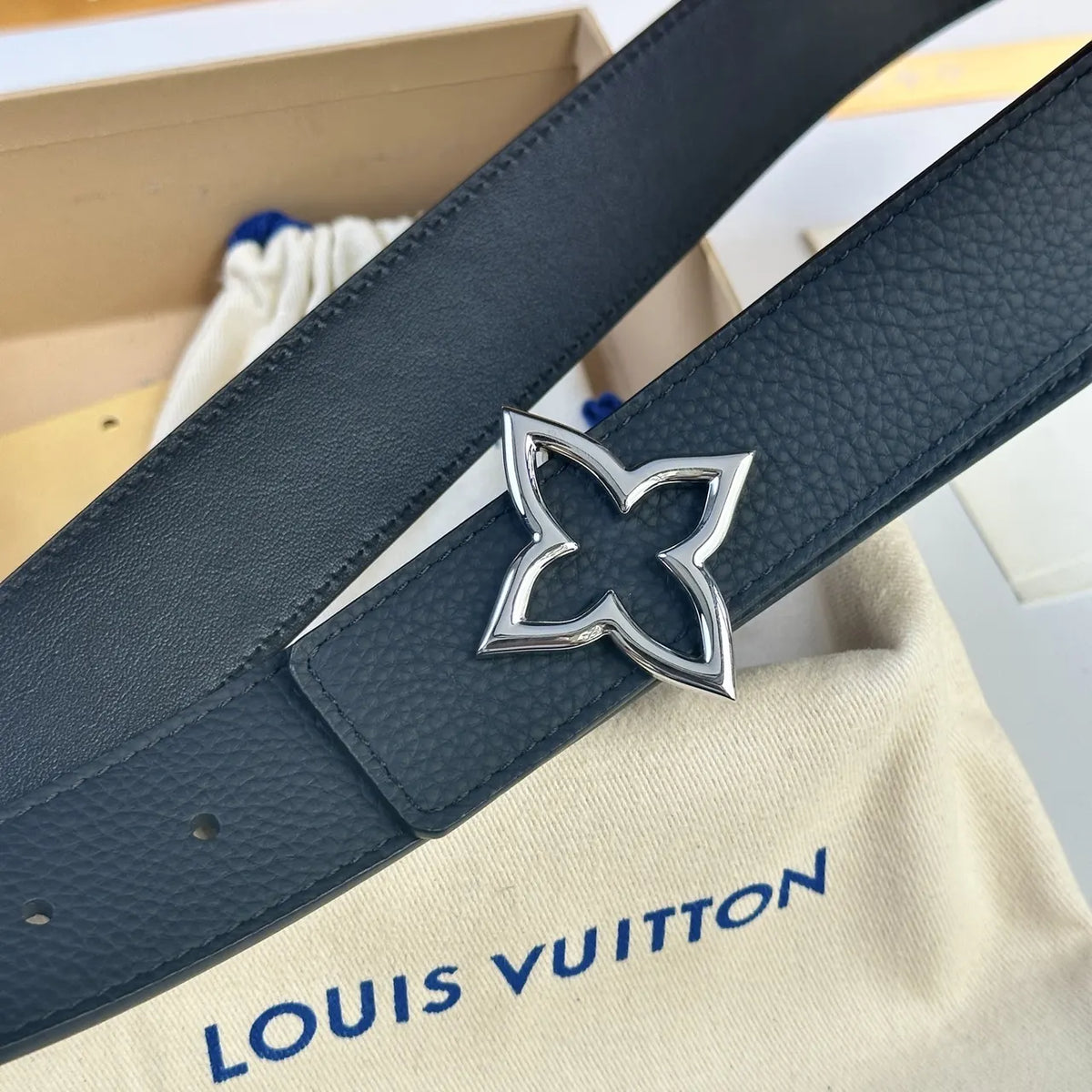 LV Black Leather Flower Belt - Hình 4