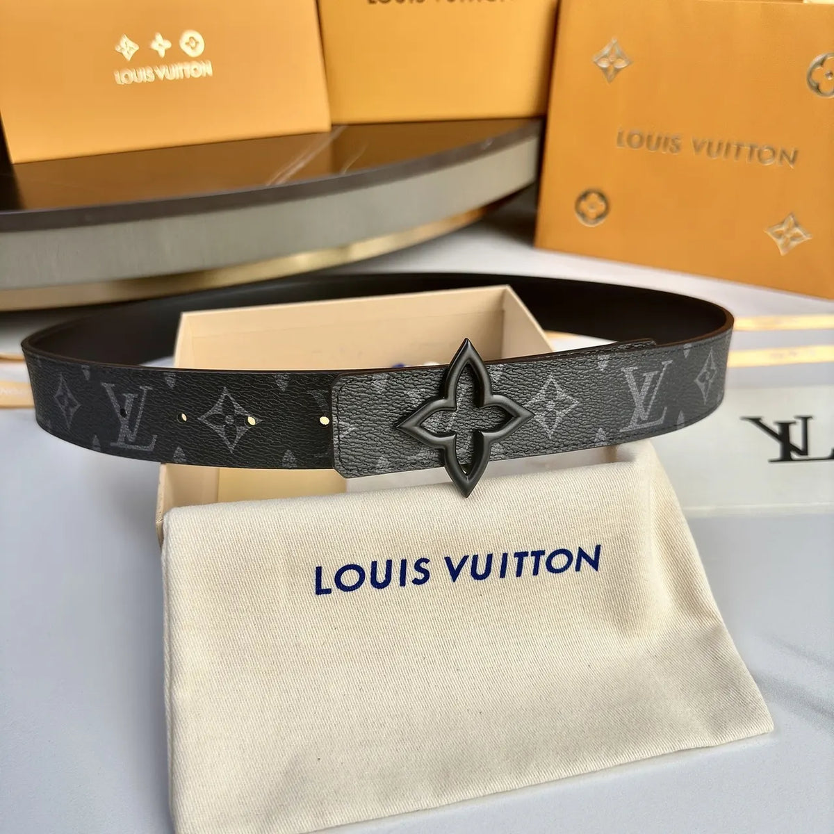 black Louis Vuitton Flower Belt - Hình 4