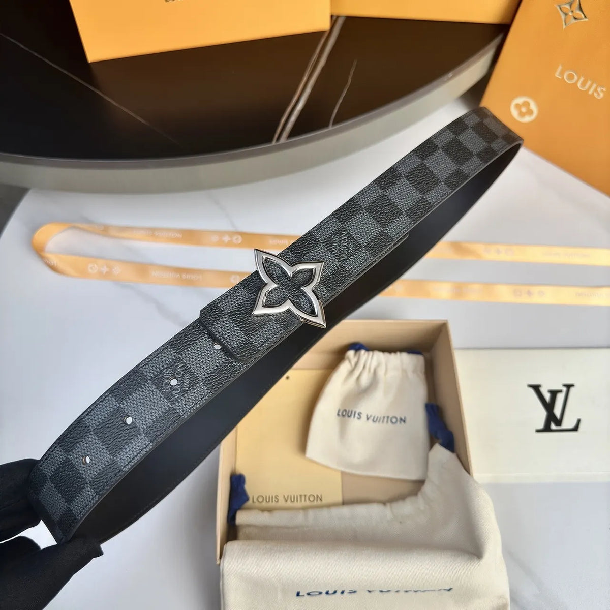 silver flower Louis Vuitton Damier Infini Belt - Hình 5