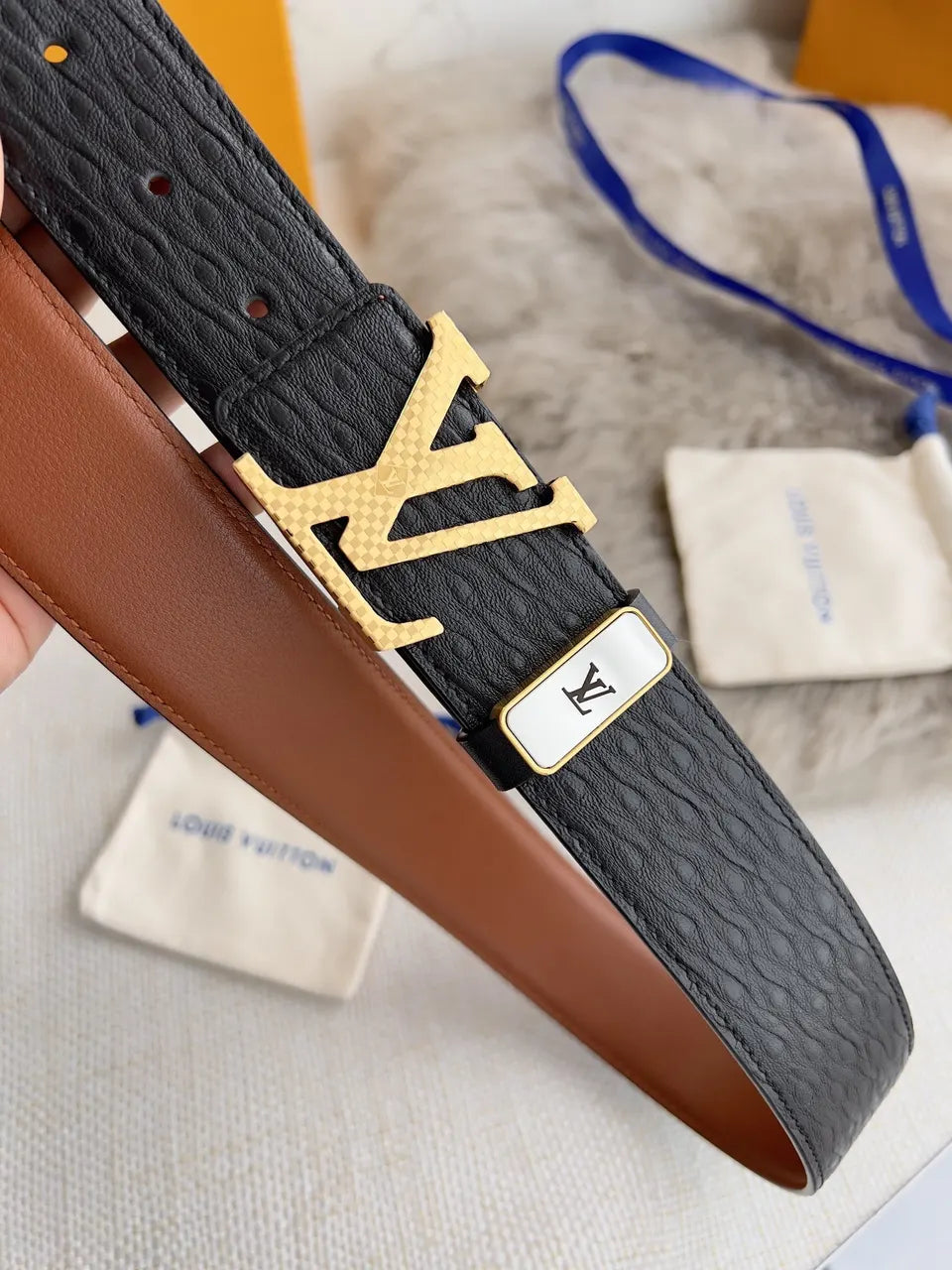 Louis Vuitton Textured Leather Belt - Hình 4