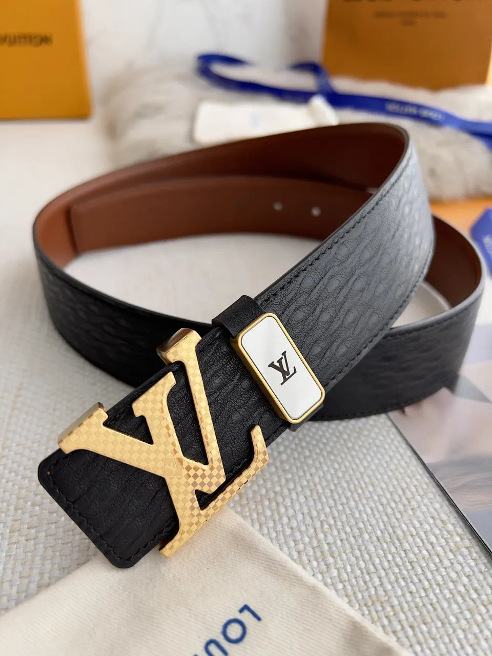 Louis Vuitton Textured Leather Belt - Hình 6