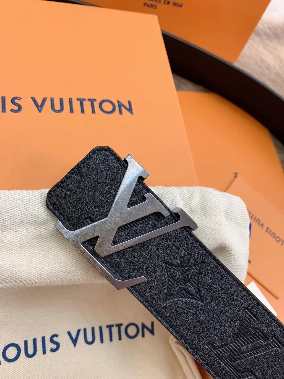 Louis Vuitton Embossed Belt black leather - Hình 2