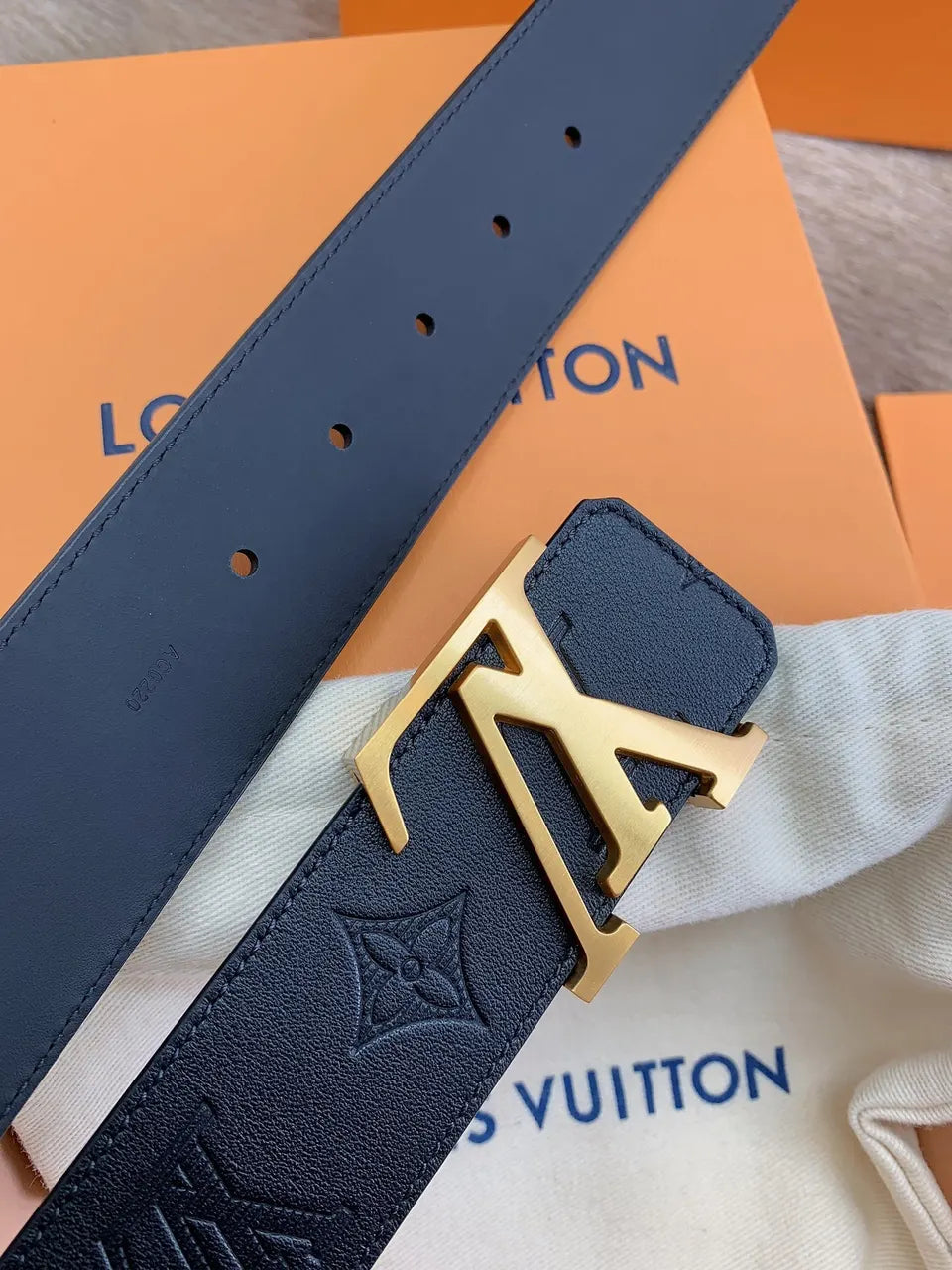 Louis Vuitton Embossed Monogram Belt black - Hình 5