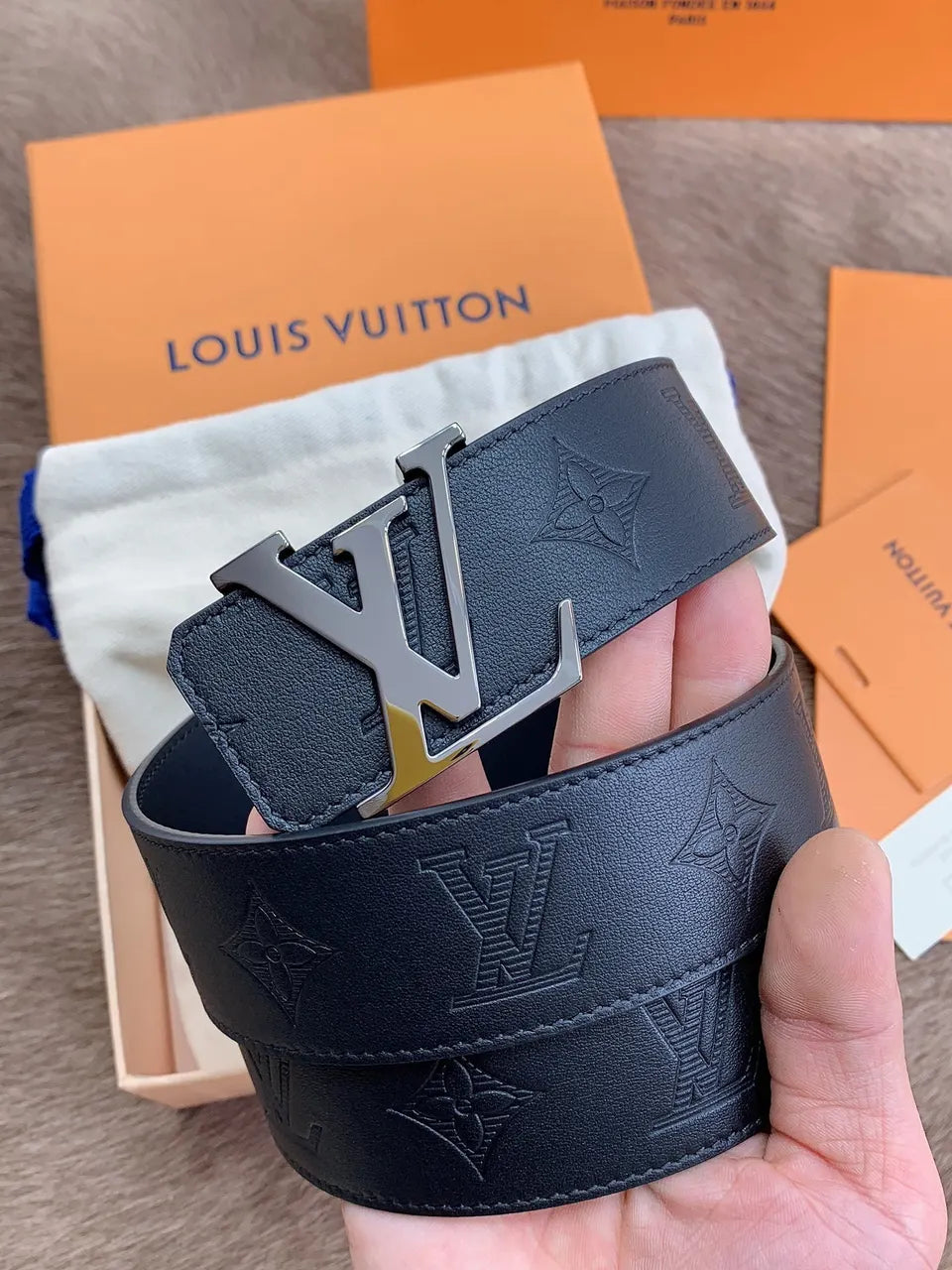 Louis Vuitton Embossed Black Belt monogram - Hình 3