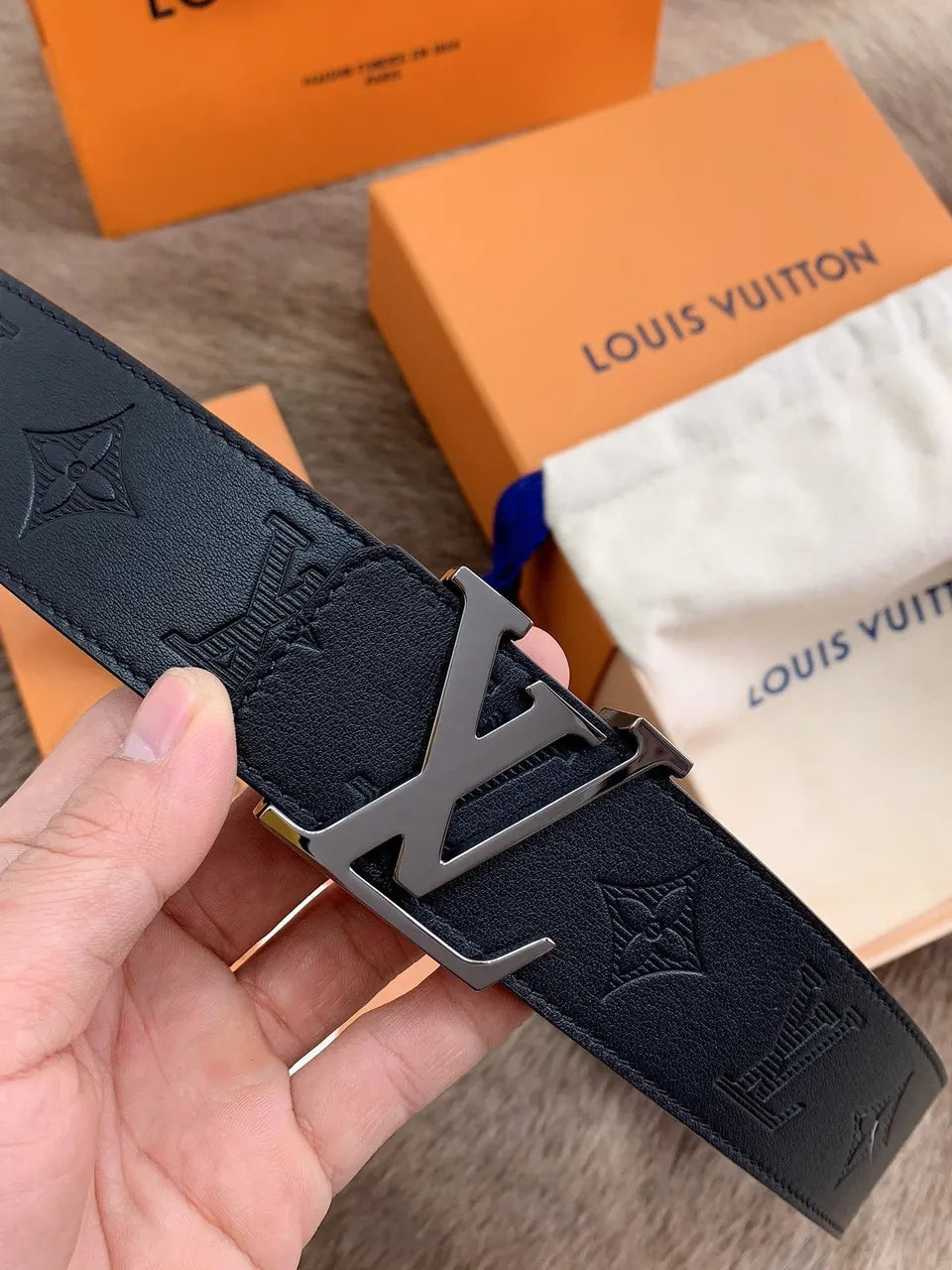 Louis Vuitton Embossed Black Belt monogram - Hình 4