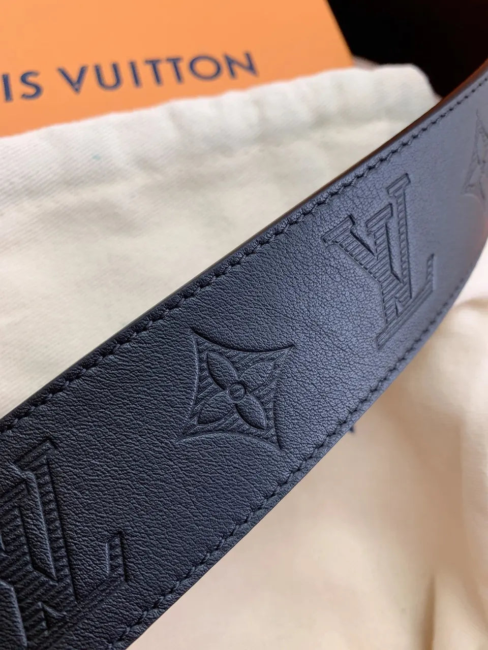 Louis Vuitton Embossed Black Belt monogram - Hình 6