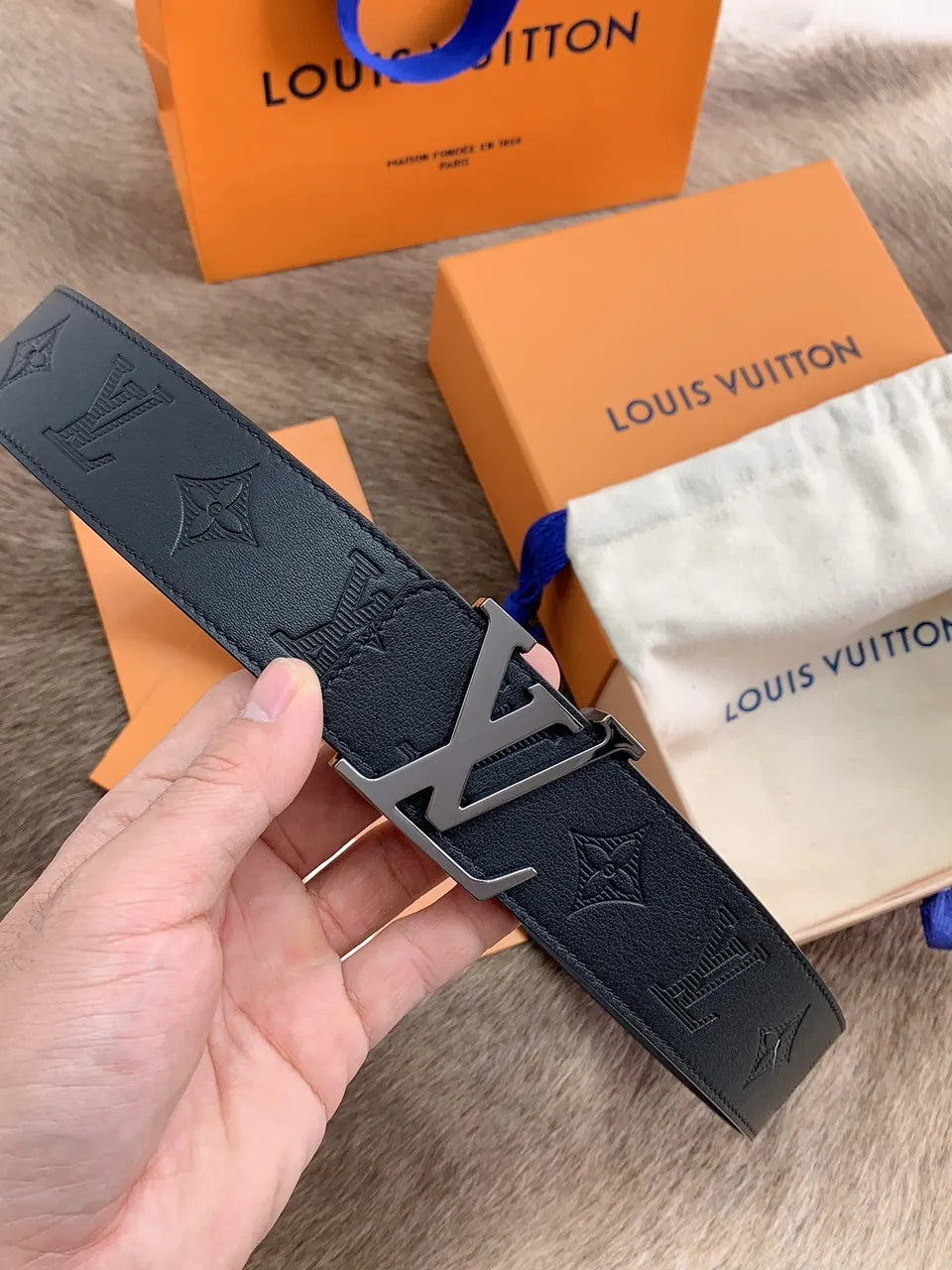 Louis Vuitton Embossed Black Belt monogram - Hình 7