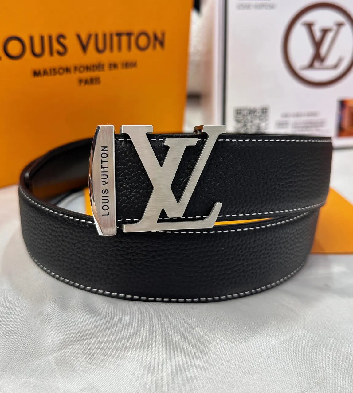 black Louis Vuitton LV Initiales Belt - Hình 2