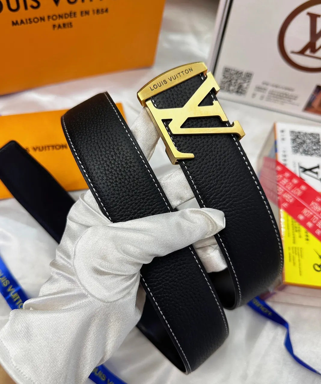 Louis Vuitton Gold LV Buckle - Hình 4
