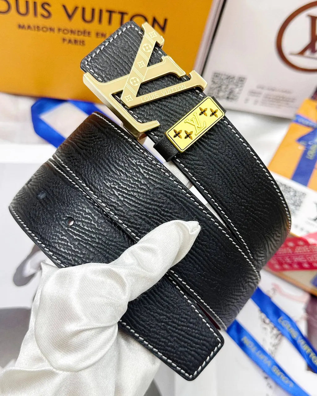 black Louis Vuitton Gold LV Belt - Hình 2
