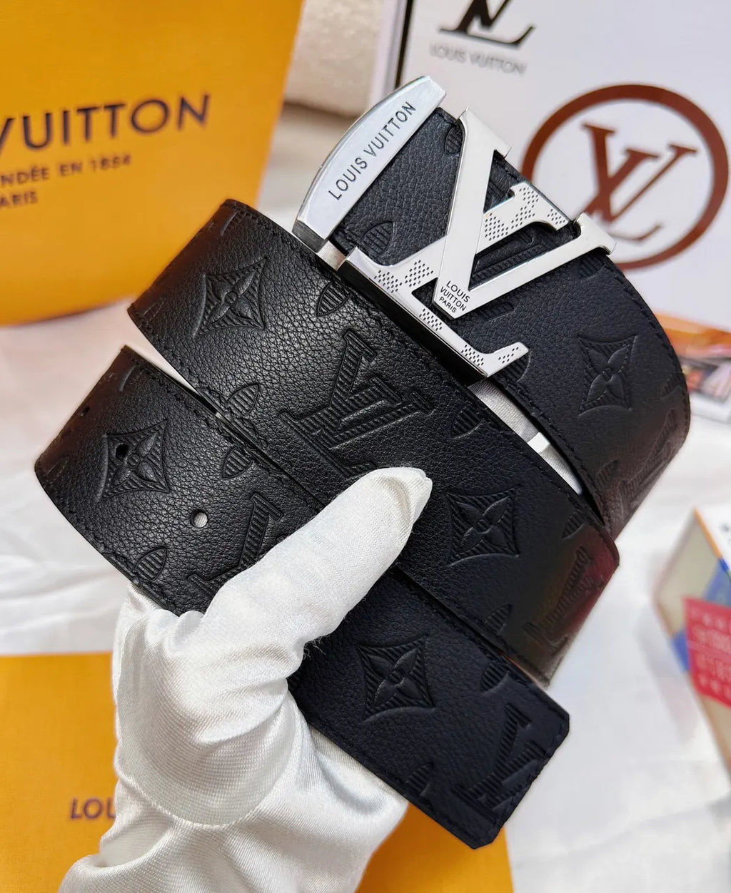 LV Initiales Black Embossed Leather Belt - Hình 2