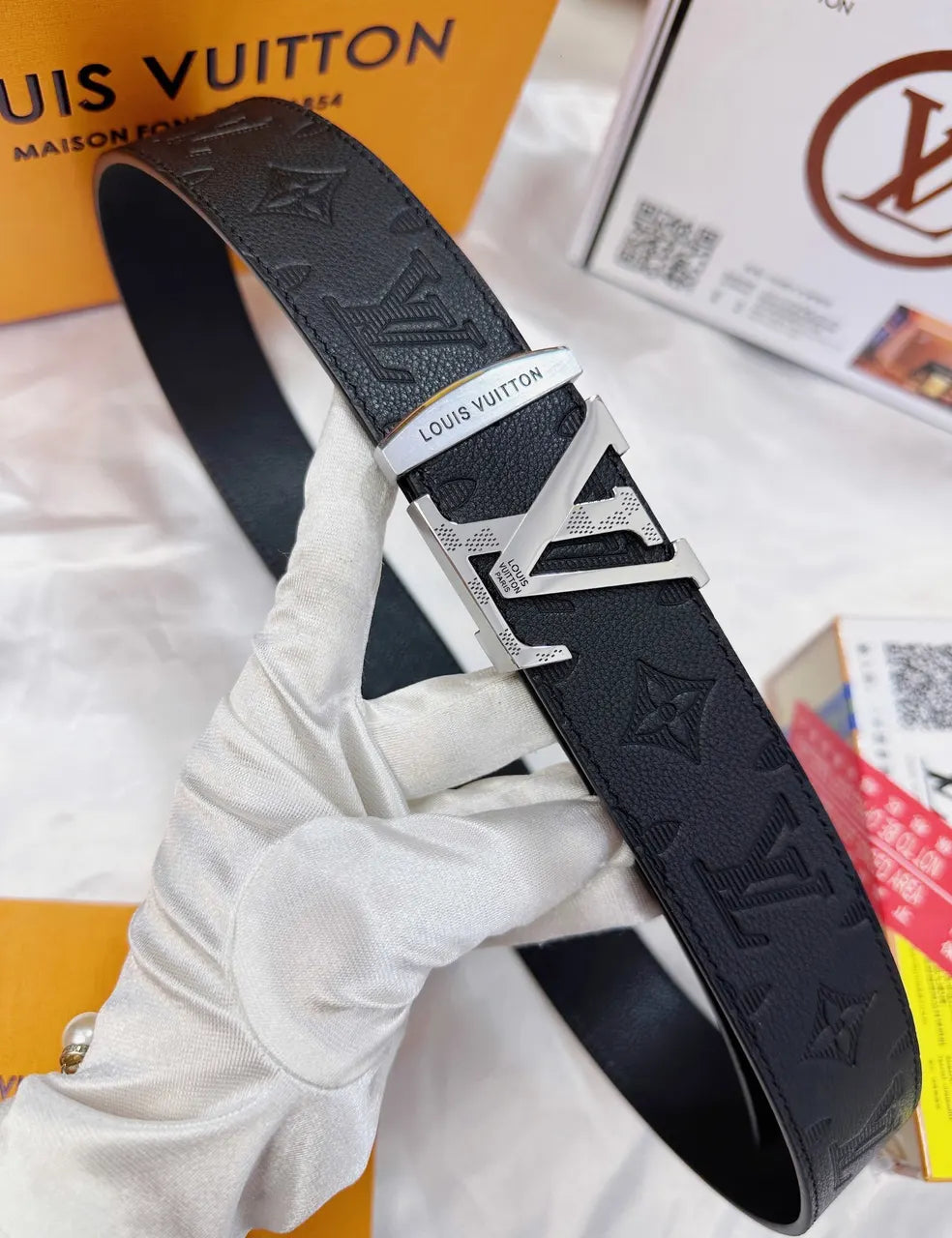 LV Initiales Black Embossed Leather Belt - Hình 3