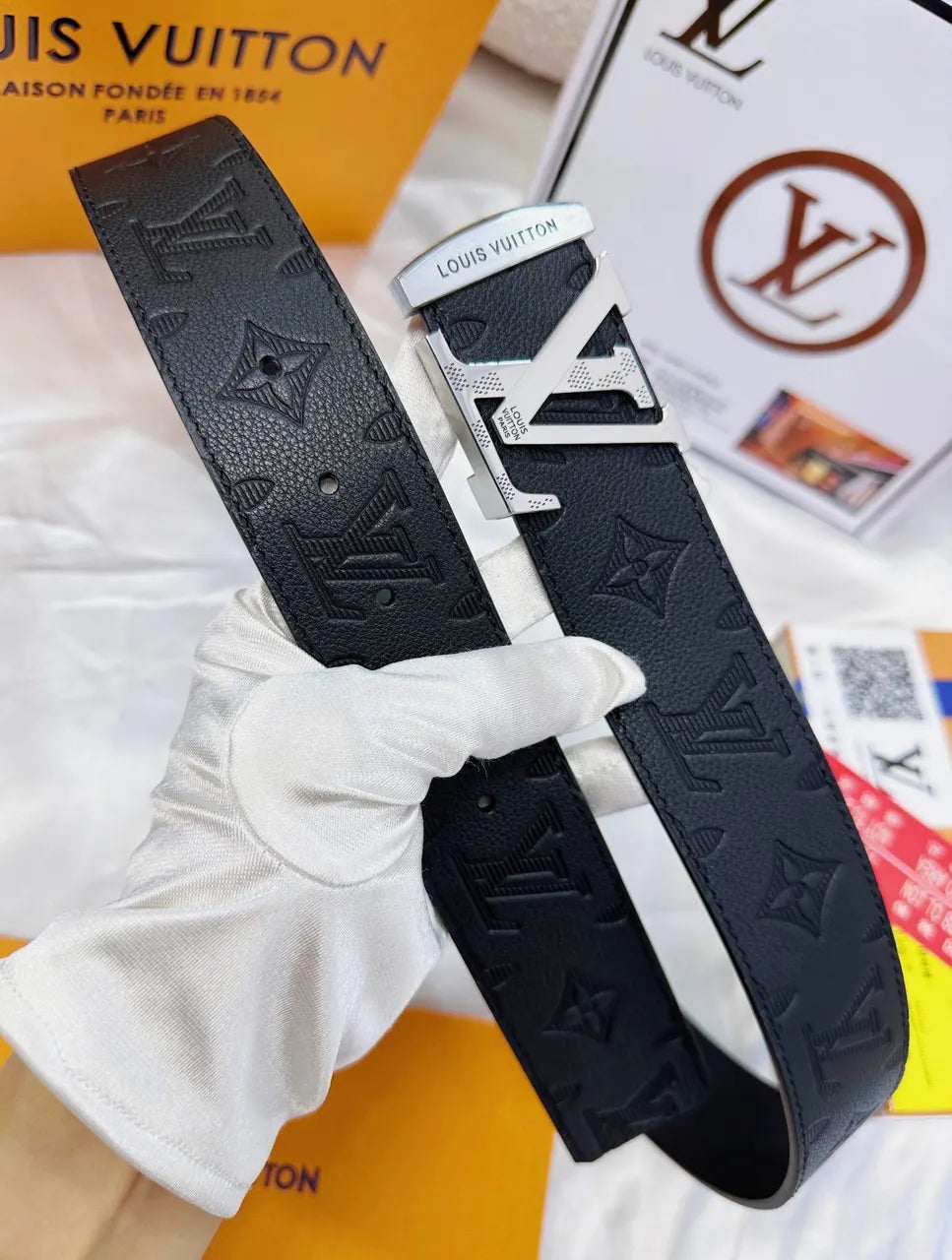 LV Initiales Black Embossed Leather Belt - Hình 5